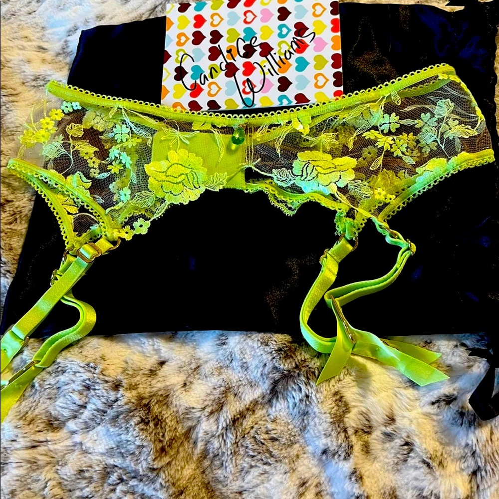 Honey Birdette size medium Whitney apple garter